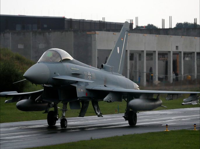 epa06139156 A Eurofighter Typhoon fighter jet rolls on the tarmac after landing on the military grounds of the Tactical Air Force Wing 73 'Steinhoff' in Laage, Germany, 11 August 2017. The air base is the training center for Eurofighter pilots of the German Air Force. EPA/FELIPE TRUEBA